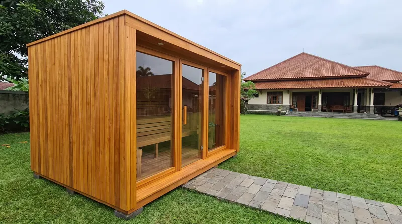 Kabin sauna cedar baru di halaman luas Medan Johor